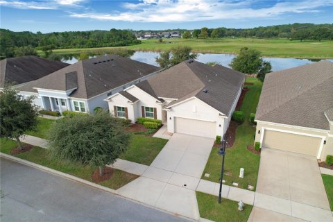 House in Saint Cloud, Florida 4 bedrooms, 226.59 sq.m. № 2394264 - photo 2