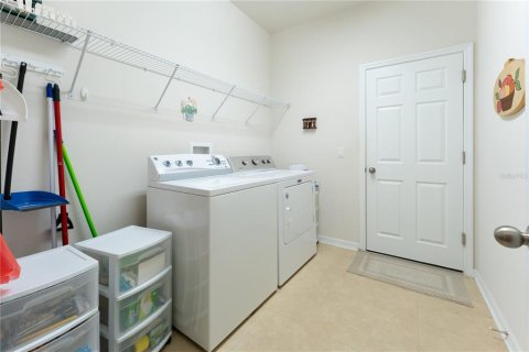 House in Saint Cloud, Florida 4 bedrooms, 226.59 sq.m. № 2394264 - photo 30