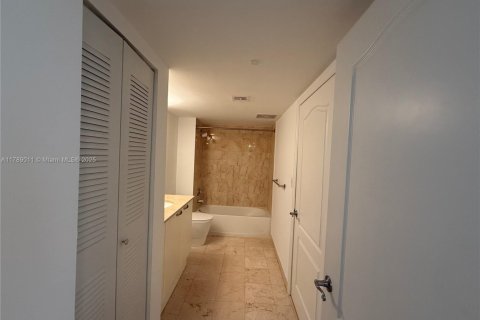 Купить кондоминиум в Майами, Флорида 1 спальня, 73.49м2, № 1958888 - фото 8