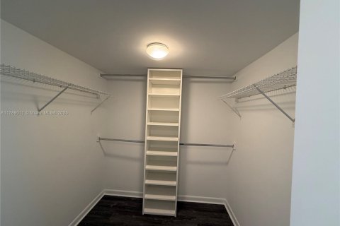 Купить кондоминиум в Майами, Флорида 1 спальня, 73.49м2, № 1958888 - фото 11