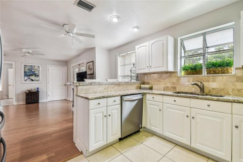 Casa en alquiler en Saint Petersburg, Florida, 3 dormitorios, 154.4 m2 № 1905303 - foto 9