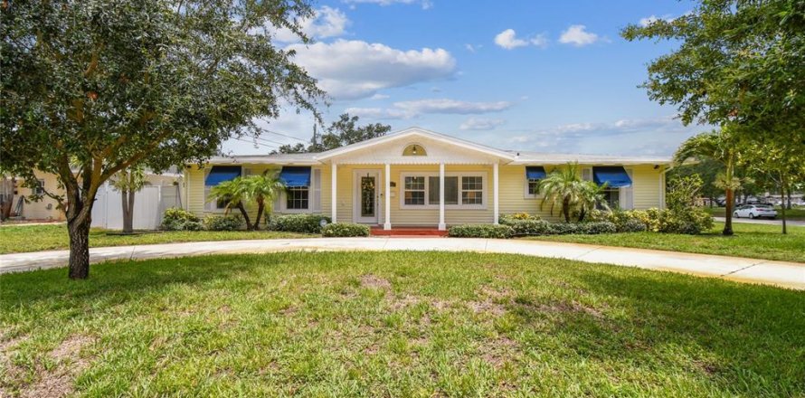 Casa en Saint Petersburg, Florida 3 dormitorios, 154.4 m2 № 1905303
