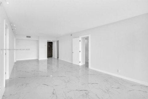 Купить кондоминиум в Авентура, Флорида 2 спальни, 107.49м2, № 1862091 - фото 5