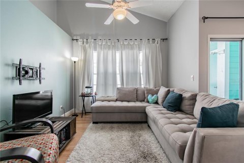 Condominio en alquiler en Tampa, Florida, 2 dormitorios, 73.11 m2 № 1918992 - foto 11