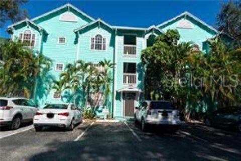 Condominio en alquiler en Tampa, Florida, 2 dormitorios, 73.11 m2 № 1918992 - foto 1