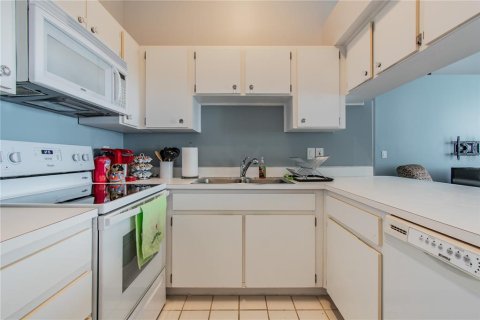 Condominio en alquiler en Tampa, Florida, 2 dormitorios, 73.11 m2 № 1918992 - foto 14