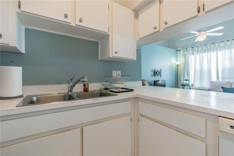 Condominio en alquiler en Tampa, Florida, 2 dormitorios, 73.11 m2 № 1918992 - foto 13