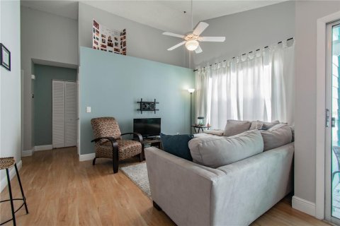Condominio en alquiler en Tampa, Florida, 2 dormitorios, 73.11 m2 № 1918992 - foto 10