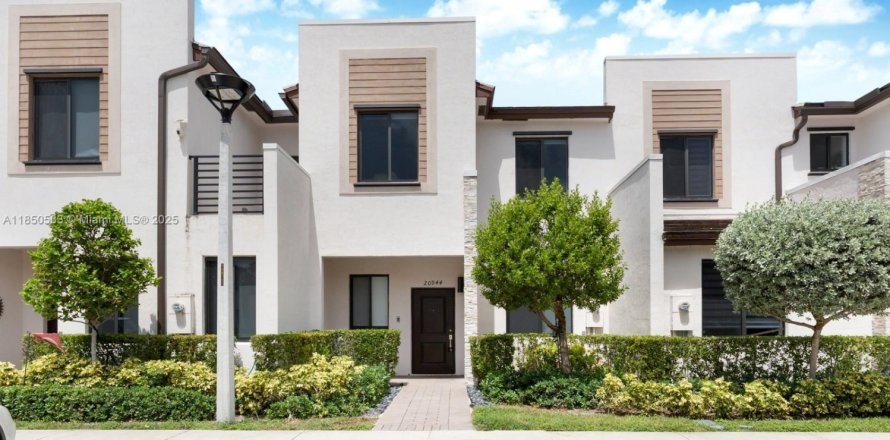 Villa ou maison à Miami, Floride 3 chambres, 137.96 m2 № 1856819