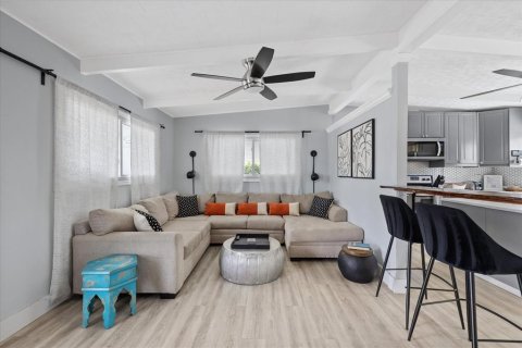 House in Tampa, Florida 2 bedrooms, 82.5 sq.m. № 1636646 - photo 8