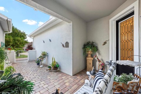 Villa ou maison à vendre à Port St. Lucie, Floride: 2 chambres, 146.69 m2 № 2431587 - photo 5