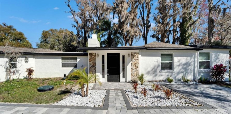 Casa en Land O' Lakes, Florida 3 dormitorios, 161.46 m2 № 1512050