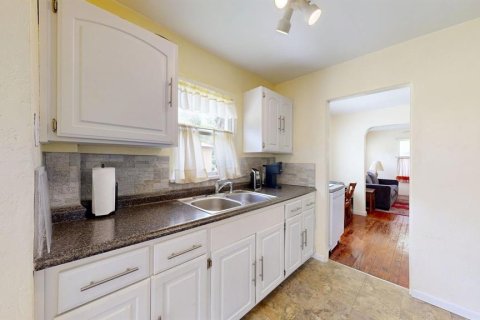 House in Daytona Beach, Florida 3 bedrooms, 100.33 sq.m. № 2234079 - photo 10