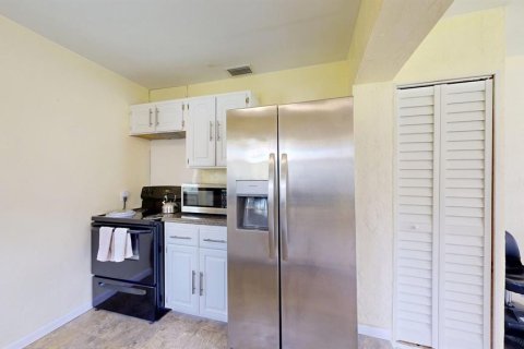 House in Daytona Beach, Florida 3 bedrooms, 100.33 sq.m. № 2234079 - photo 9