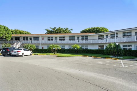 Condo in West Palm Beach, Florida, 2 bedrooms  № 1889528 - photo 15