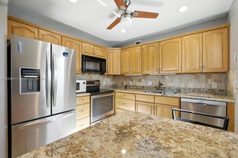 Condo in West Palm Beach, Florida, 2 bedrooms  № 1889528 - photo 6