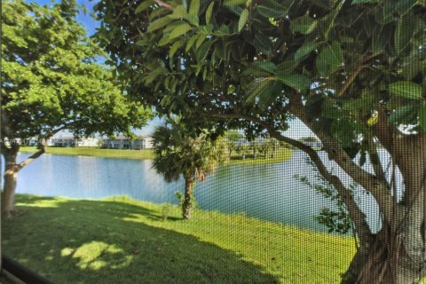 Condo in West Palm Beach, Florida, 2 bedrooms  № 1889528 - photo 8