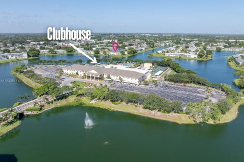 Condo in West Palm Beach, Florida, 2 bedrooms  № 1889528 - photo 17