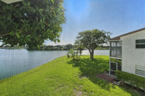 Condo in West Palm Beach, Florida, 2 bedrooms  № 1889528 - photo 9