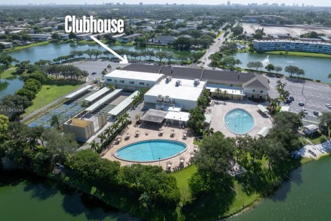 Condo in West Palm Beach, Florida, 2 bedrooms  № 1889528 - photo 18
