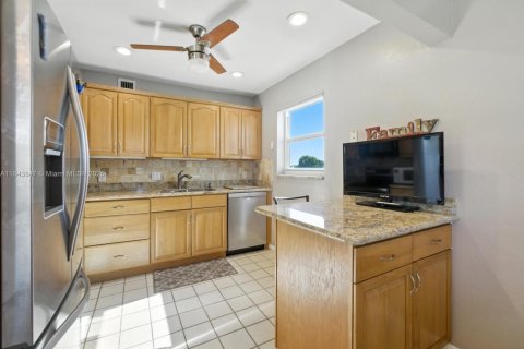 Condo in West Palm Beach, Florida, 2 bedrooms  № 1889528 - photo 7