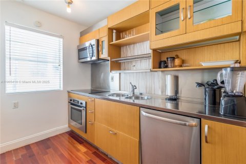 Condo in Miami Beach, Florida  № 1955880 - photo 7