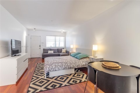 Condo in Miami Beach, Florida  № 1955880 - photo 8