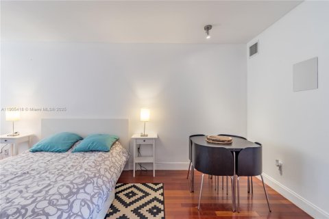 Condo in Miami Beach, Florida  № 1955880 - photo 4