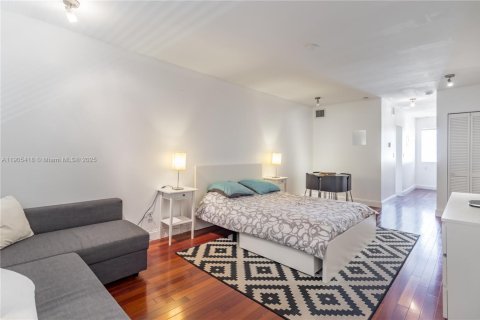 Condo in Miami Beach, Florida  № 1955880 - photo 2