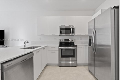 Townhouse in Miami, Florida 3 bedrooms, 157.47 sq.m. № 2075234 - photo 12