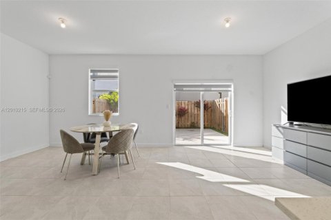 Townhouse in Miami, Florida 3 bedrooms, 157.47 sq.m. № 2075234 - photo 16