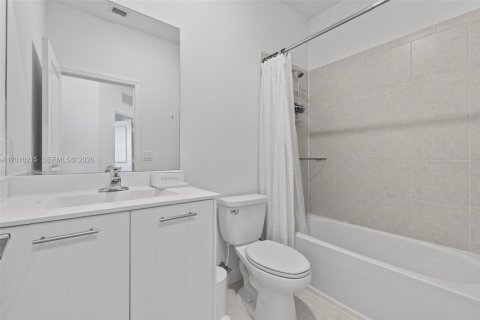Townhouse in Miami, Florida 3 bedrooms, 157.47 sq.m. № 2075234 - photo 30
