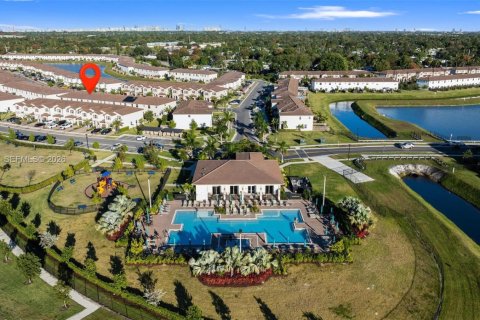 Townhouse in Miami, Florida 3 bedrooms, 157.47 sq.m. № 2075234 - photo 5