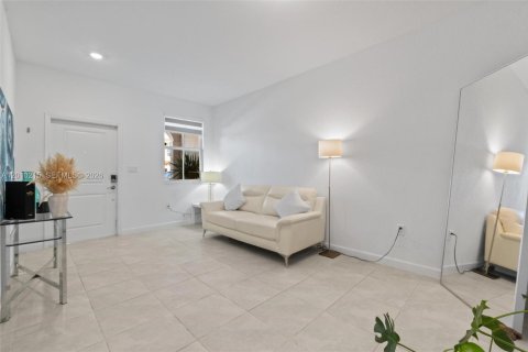 Townhouse in Miami, Florida 3 bedrooms, 157.47 sq.m. № 2075234 - photo 8