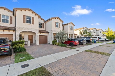 Townhouse in Miami, Florida 3 bedrooms, 157.47 sq.m. № 2075234 - photo 2