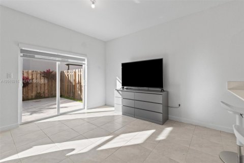 Townhouse in Miami, Florida 3 bedrooms, 157.47 sq.m. № 2075234 - photo 17