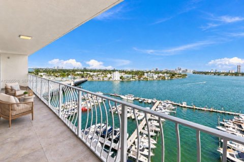 Condominio en venta en North Bay Village, Florida, 2 dormitorios, 95.69 m2 № 2416221 - foto 2
