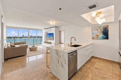 Condominio en North Bay Village, Florida, 2 dormitorios  № 2416221