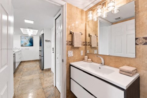 Condominio en venta en North Bay Village, Florida, 2 dormitorios, 95.69 m2 № 2416221 - foto 4