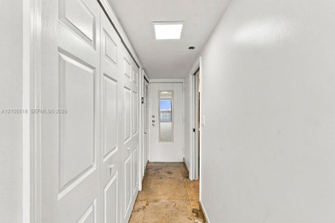 Condominio en venta en North Bay Village, Florida, 2 dormitorios, 95.69 m2 № 2416221 - foto 13