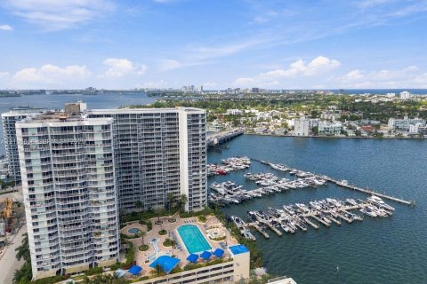 Condominio en venta en North Bay Village, Florida, 2 dormitorios, 95.69 m2 № 2416221 - foto 23