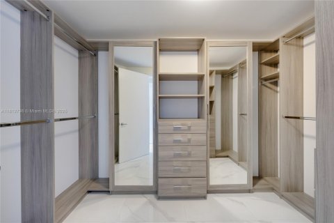 Condo in North Miami Beach, Florida, 2 bedrooms  № 1768377 - photo 13