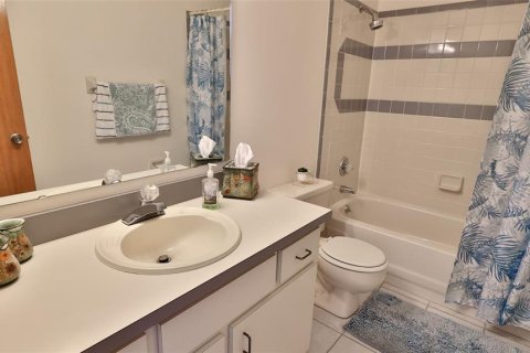 House in Edgewater, Florida 2 bedrooms, 120.68 sq.m. № 2109959 - photo 17