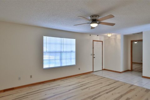 House in Edgewater, Florida 2 bedrooms, 120.68 sq.m. № 2109959 - photo 4