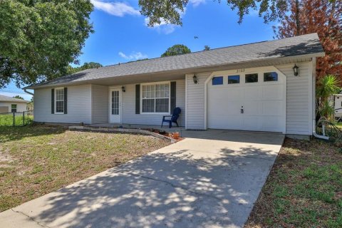 House in Edgewater, Florida 2 bedrooms, 120.68 sq.m. № 2109959 - photo 2