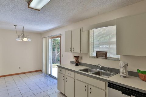 House in Edgewater, Florida 2 bedrooms, 120.68 sq.m. № 2109959 - photo 12