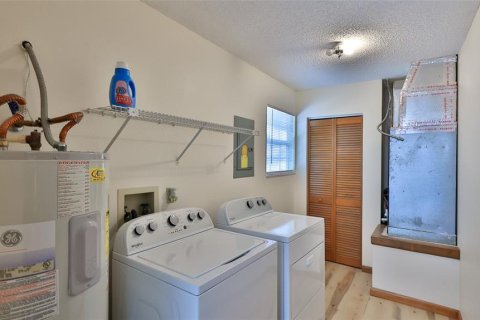 House in Edgewater, Florida 2 bedrooms, 120.68 sq.m. № 2109959 - photo 21