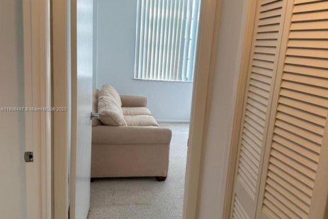 Condo in Hollywood, Florida, 2 bedrooms  № 1950848 - photo 6