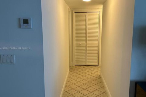 Condo in Hollywood, Florida, 2 bedrooms  № 1950848 - photo 4