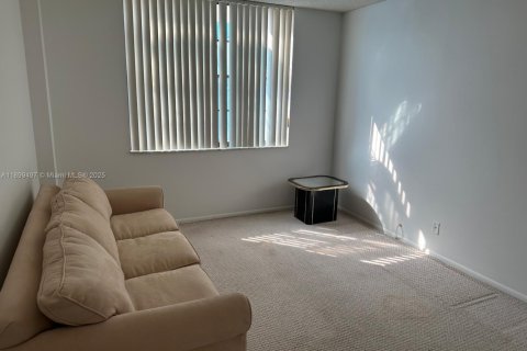 Condo in Hollywood, Florida, 2 bedrooms  № 1950848 - photo 14